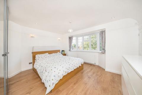 3 bedroom bungalow for sale, Woodlawn Crescent, Whitton TW2