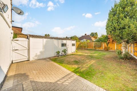 3 bedroom bungalow for sale, Woodlawn Crescent, Whitton TW2