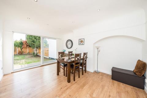 3 bedroom bungalow for sale, Woodlawn Crescent, Whitton TW2