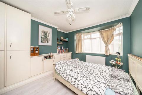 4 bedroom semi-detached house for sale, Woodyates Road, London SE12