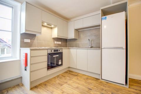 Studio to rent, Bath Road, Swindon SN1