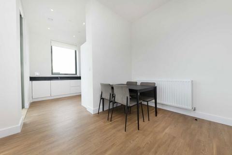 2 bedroom flat to rent, Green Street, London NW10