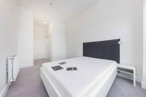 2 bedroom flat to rent, Green Street, London NW10
