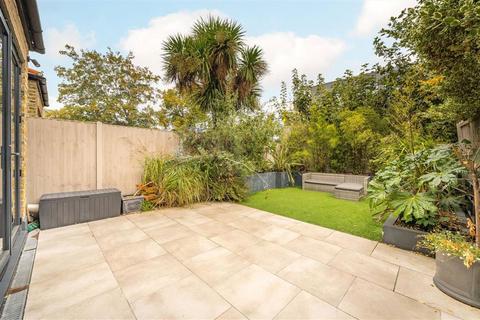 3 bedroom terraced house for sale, Calais Street, London SE5