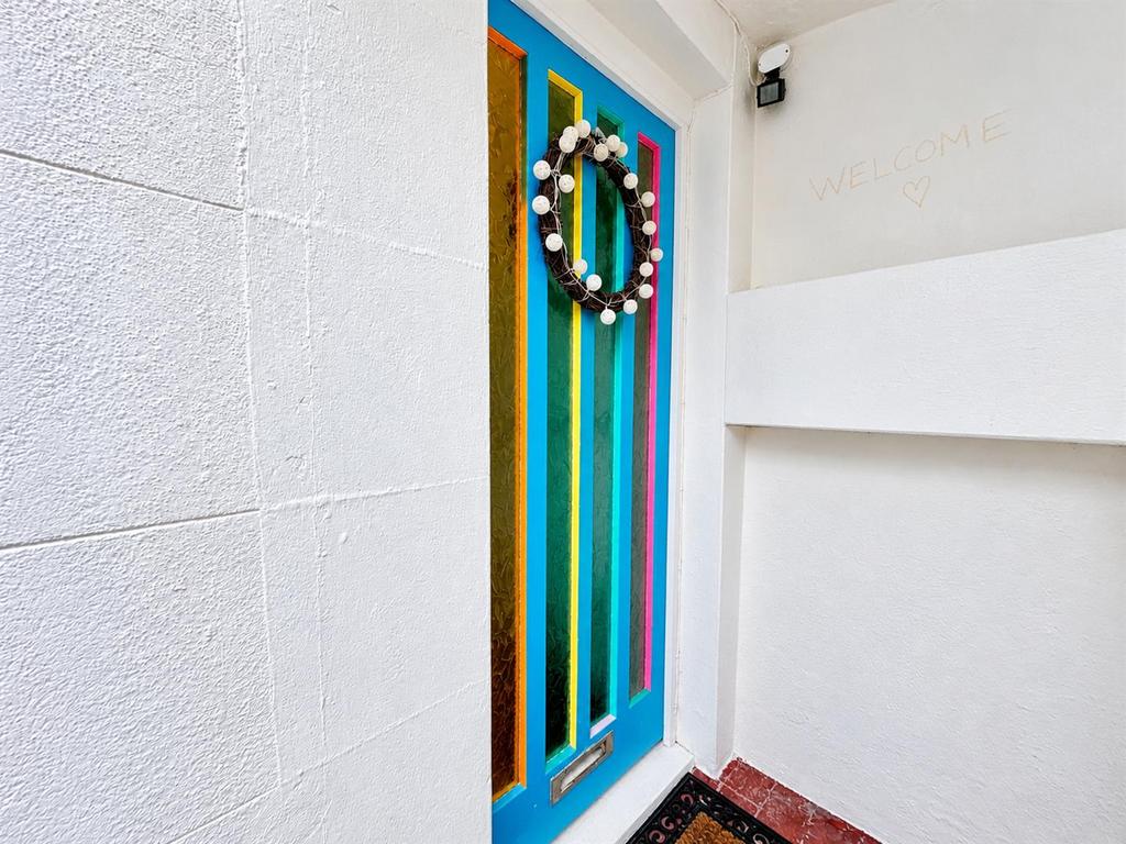 Apartment in Brighton, Round Hill - View 3