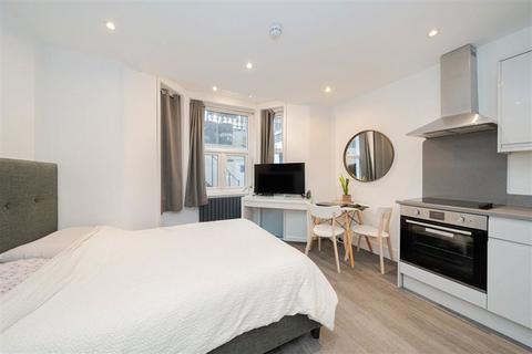 Studio to rent, Finborough Road, London SW10