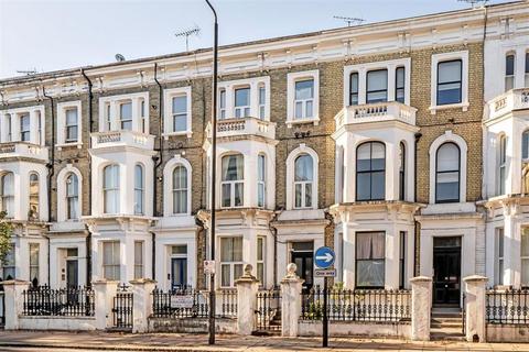 Studio to rent, Finborough Road, London SW10