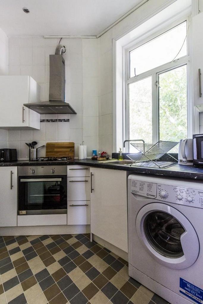 Apartment in London - View 5
