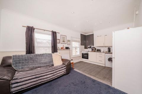 1 bedroom flat for sale, Cricketfield Road, London E5