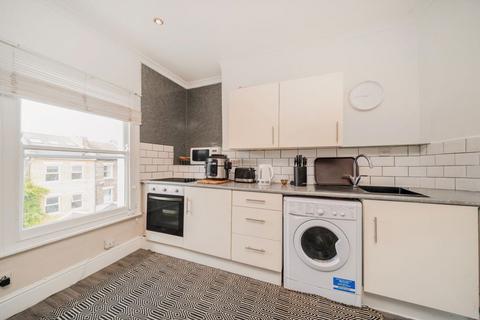 1 bedroom flat for sale, Cricketfield Road, London E5