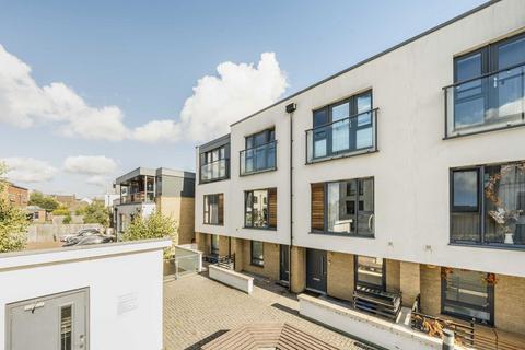 3 bedroom terraced house for sale, Fallow Place, Teddington TW11