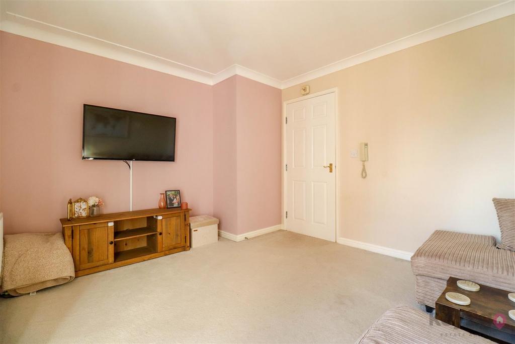 Apartment in Sheffield, Mosborough - More