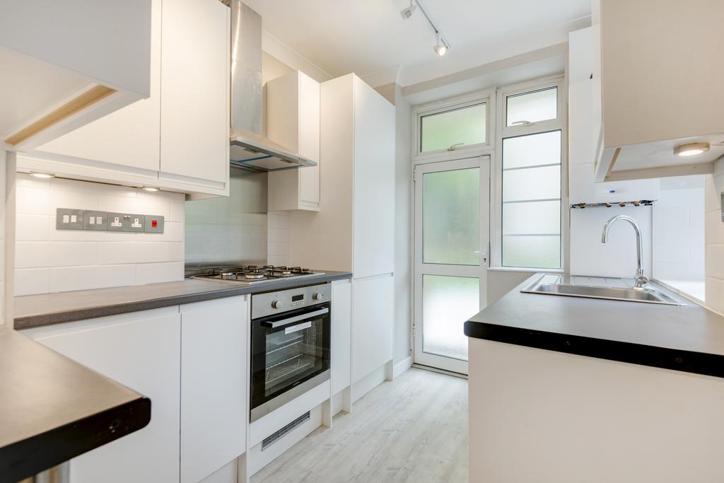 Apartment in St John's Wood - View 3