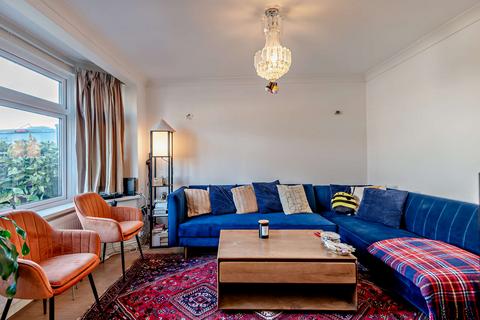 3 bedroom terraced house for sale, Adelaide Road, Ashford TW15
