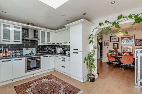 3 bedroom terraced house for sale, Adelaide Road, Ashford TW15