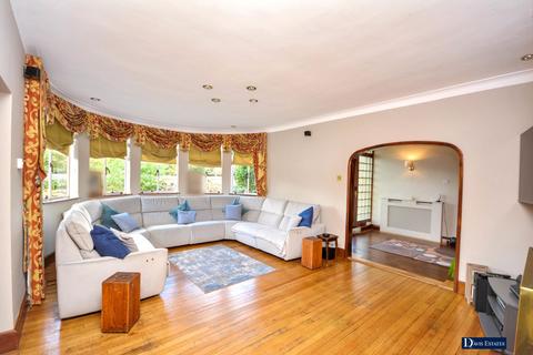 4 bedroom bungalow for sale, Heath Drive, Exhibition Estate, Gidea Park, Romford, RM2