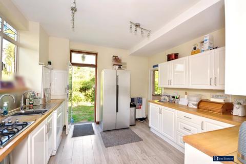 4 bedroom bungalow for sale, Heath Drive, Exhibition Estate, Gidea Park, Romford, RM2