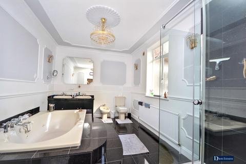 4 bedroom bungalow for sale, Heath Drive, Exhibition Estate, Gidea Park, Romford, RM2