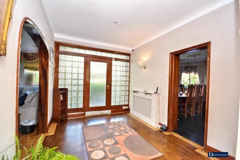 4 bedroom bungalow for sale, Heath Drive, Exhibition Estate, Gidea Park, Romford, RM2