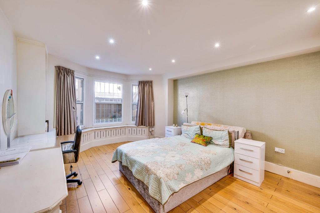 Apartment in London - View 3