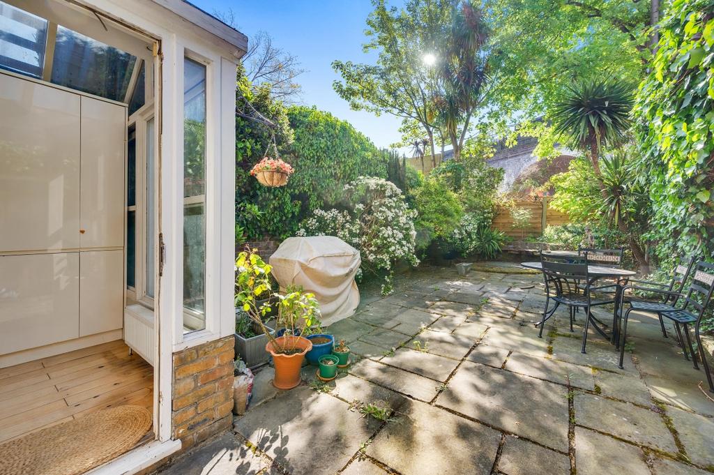 Apartment in London - View 5