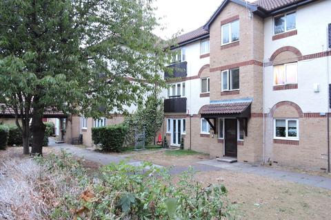 2 bedroom apartment for sale, Friends Avenue, Cheshunt, Waltham Cross, EN8