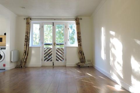 2 bedroom apartment for sale, Friends Avenue, Cheshunt, Waltham Cross, EN8