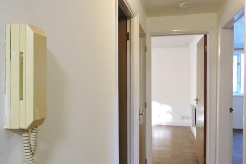 2 bedroom apartment for sale, Friends Avenue, Cheshunt, Waltham Cross, EN8