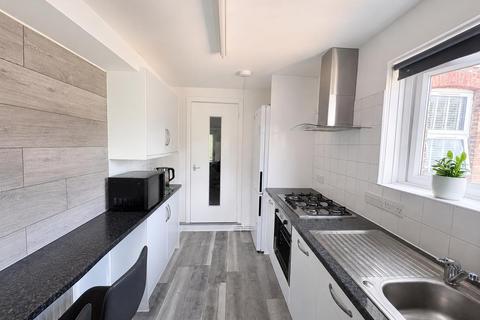 1 bedroom in a house share to rent, Shorndean Street, London SE6