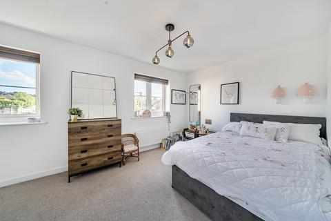 undefined, Weydon Lane, Farnham, GU9