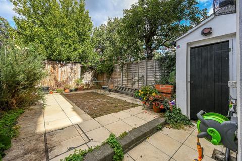 3 bedroom terraced house to rent, Bradgate Road, Catford, London, SE6
