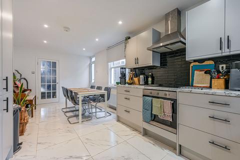 3 bedroom terraced house to rent, Bradgate Road, Catford, London, SE6