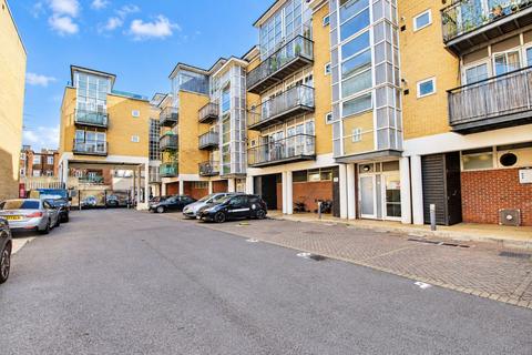 2 bedroom property to rent, Malt House Place, Romford, RM1