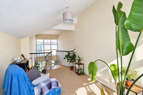 2 bedroom property to rent, Malt House Place, Romford, RM1