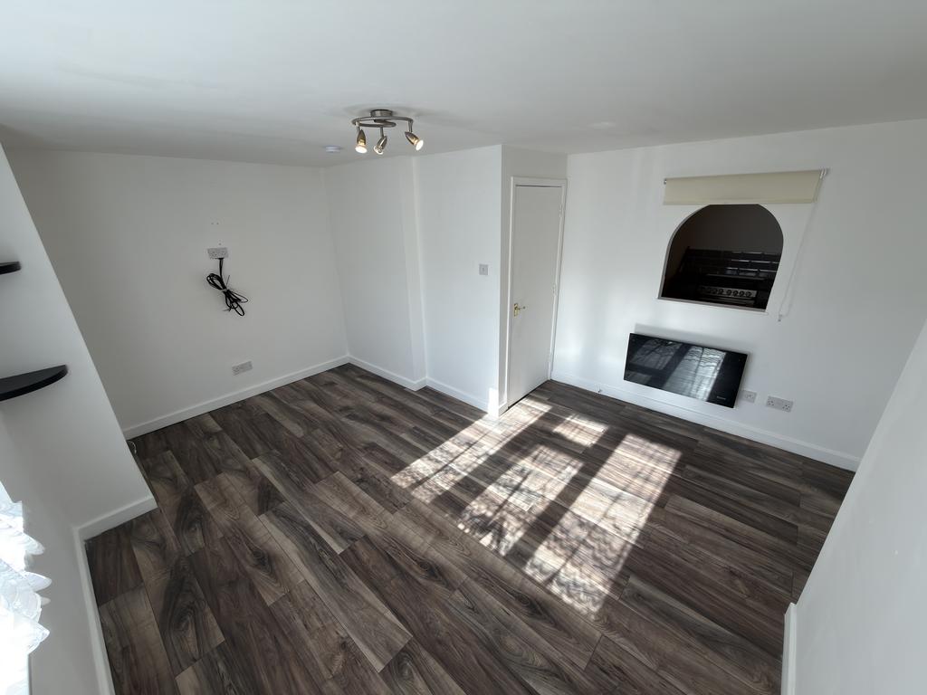 Apartment in Sandwell, West Midlands - View 2