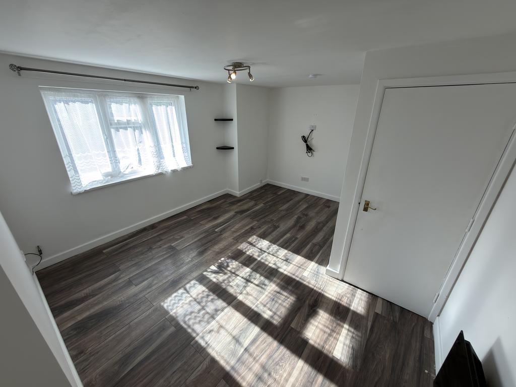 Apartment in Sandwell, West Midlands - View 3