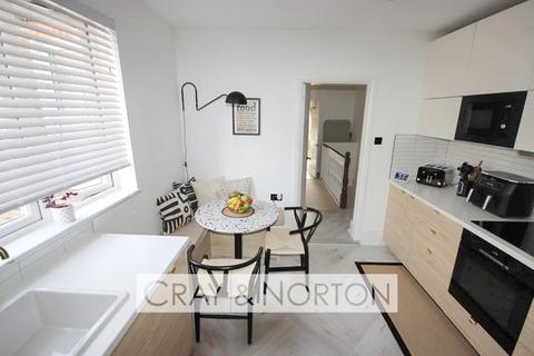 2 bedroom maisonette for sale, Balfour Road, South Norwood, SE25