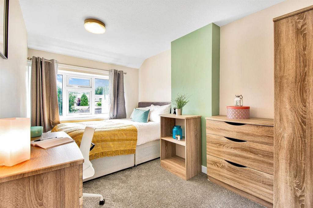 House in LEEDS - View 4