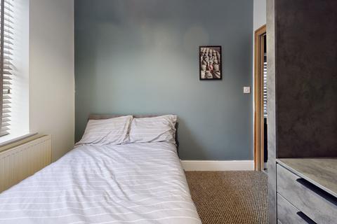 6 bedroom house to rent, Cawdor Road, Manchester M14