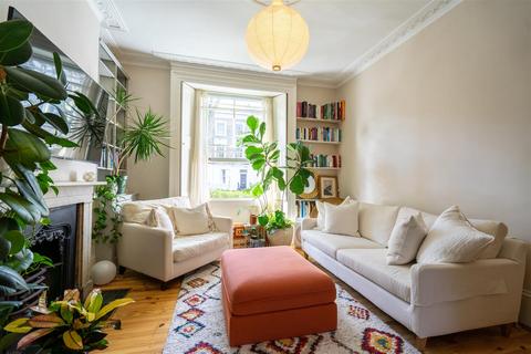 1 bedroom apartment to rent, Albert Street, Regents Park, NW1