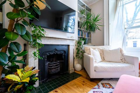 1 bedroom apartment to rent, Albert Street, Regents Park, NW1