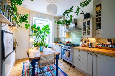 1 bedroom apartment to rent, Albert Street, Regents Park, NW1