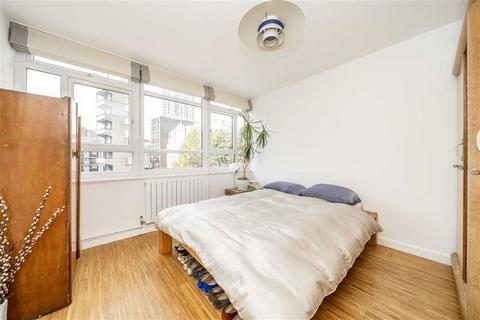 1 bedroom flat for sale, Charles Square Estate, London N1