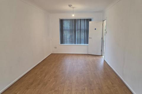 3 bedroom semi-detached house to rent, Colesbourne Road, Solihull B92