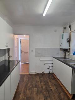 3 bedroom semi-detached house to rent, Colesbourne Road, Solihull B92