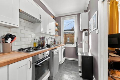 2 bedroom flat for sale, Arlingford Road, Lambeth, London, SW2