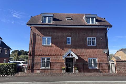 4 bedroom end of terrace house for sale, William Way, Godstone