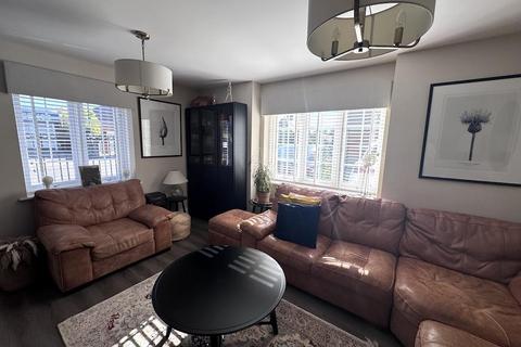 4 bedroom end of terrace house for sale, William Way, Godstone