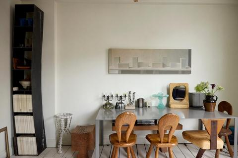 2 bedroom flat for sale, Stoke Newington High Street