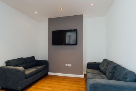 5 bedroom house to rent, Woodlands Drive, Loughborough LE11
